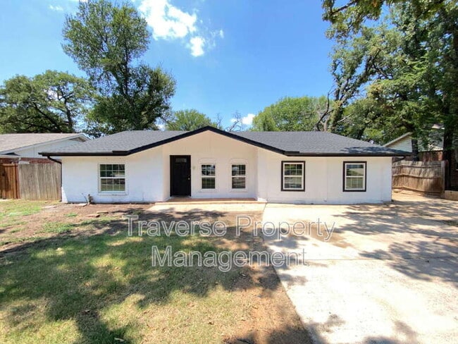 Building Photo - 1011 N Lucas Dr Rental