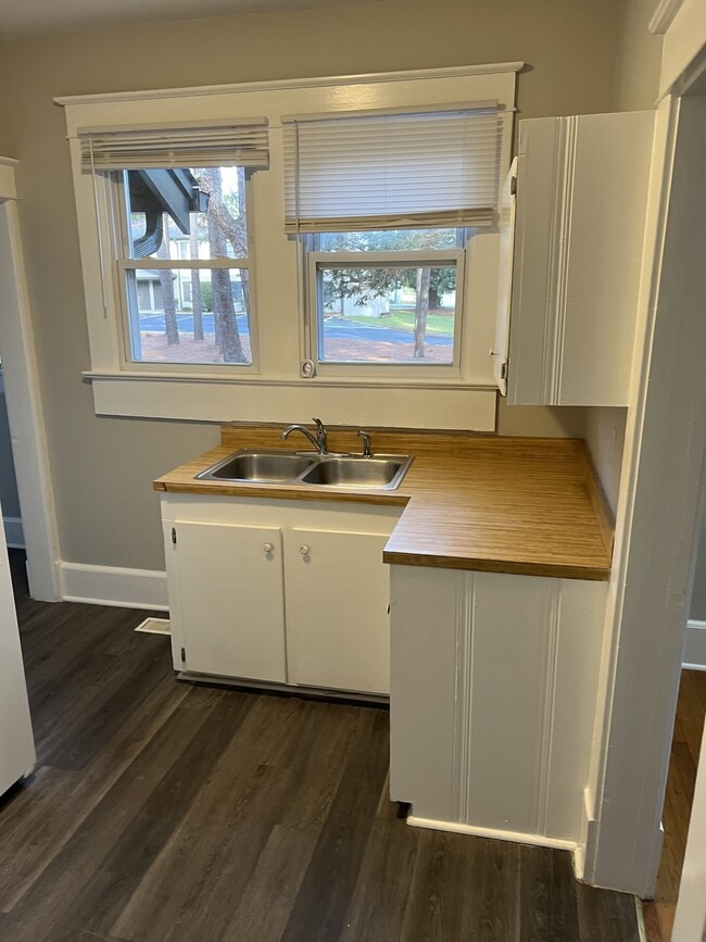 350 W Illinois Ave