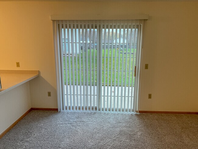 Photo - 1090 Heritage Ct