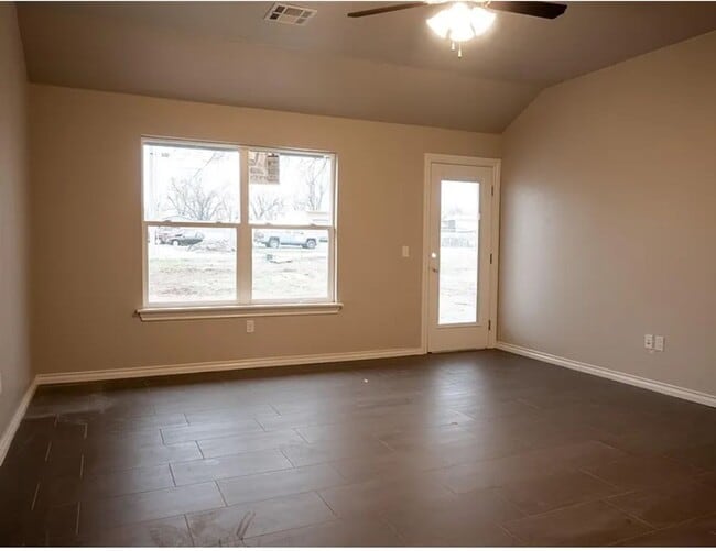 Photo - 410 Grove St
