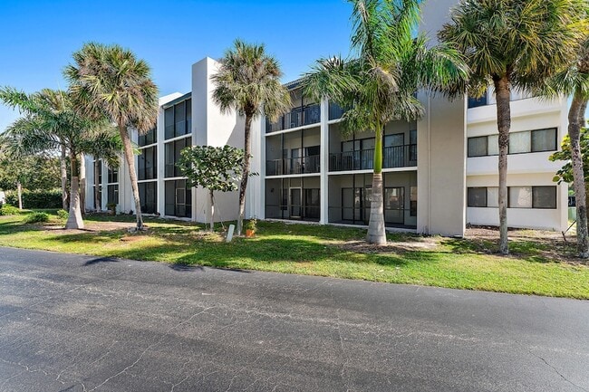 Photo - 1605 S US Hwy 1 Unit V6-104