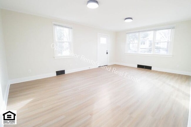 Photo - 2323 Fox Ave