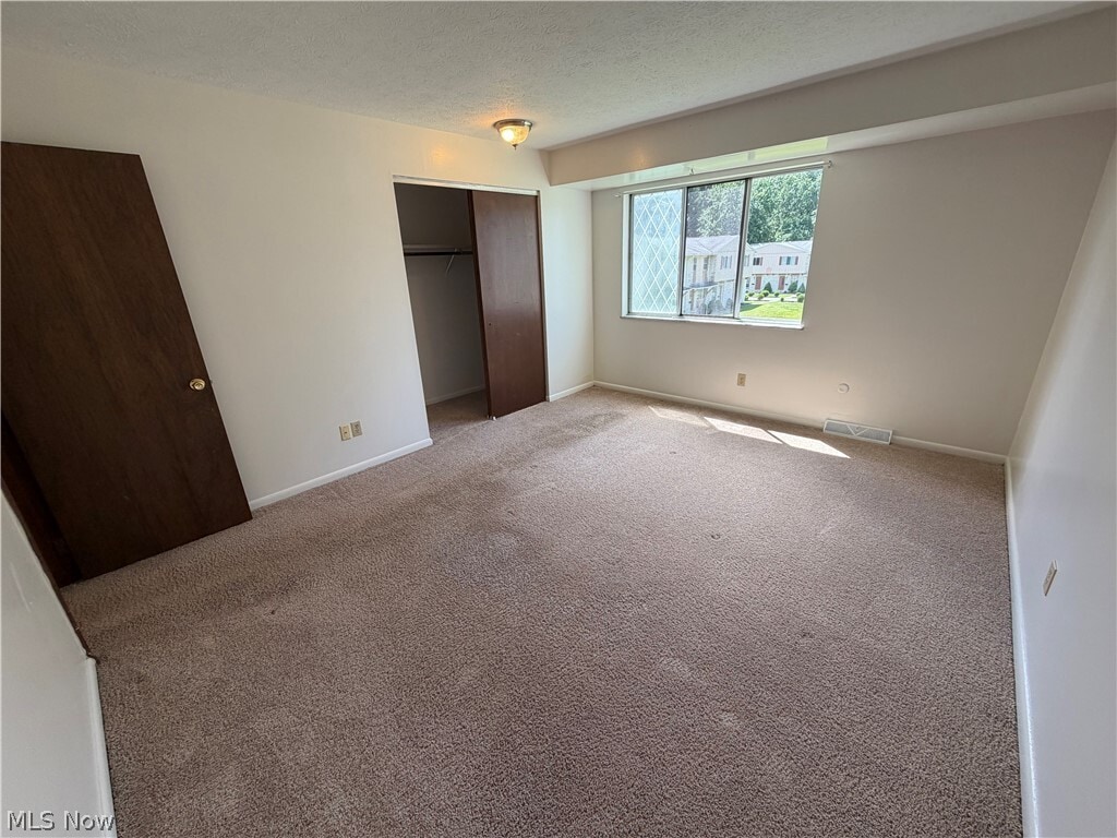 Photo - 672 Loomis Ave Unidad 682