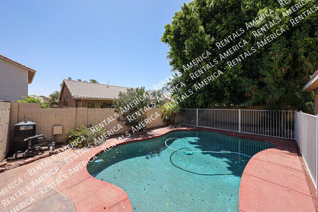 820 N Granada Dr