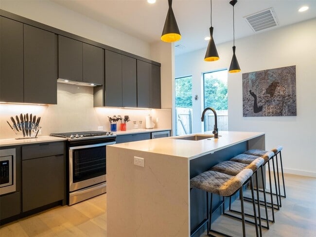 Photo - 1811 Willow St