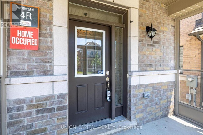 Photo - 64 Collier Crescent