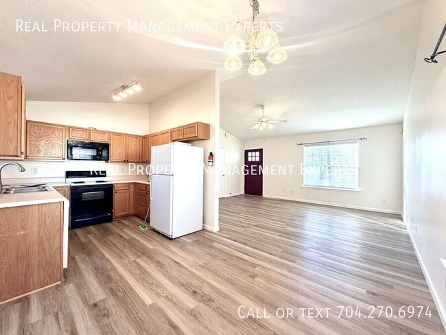 Photo - 123 Garden St