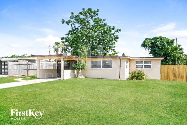 Photo - 493 Notre Dame Dr