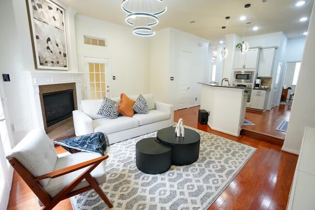 Photo - 5625 Dolores St