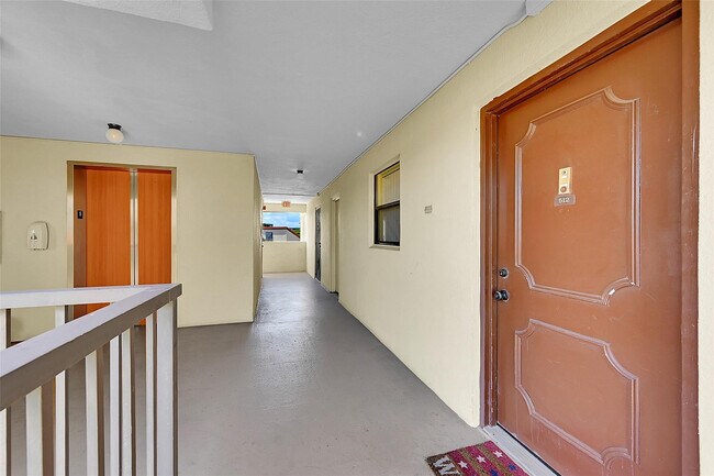 Photo - 2304 S Cypress Bend Dr Unit 512