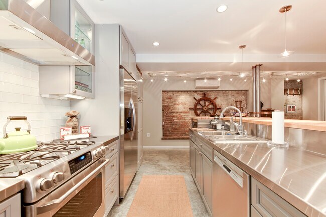 Photo - 917 Constitution Ave NE Apt 1 Unit 1