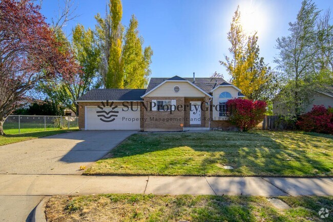 Building Photo - Great Updated Family Home in Excellent Cli...