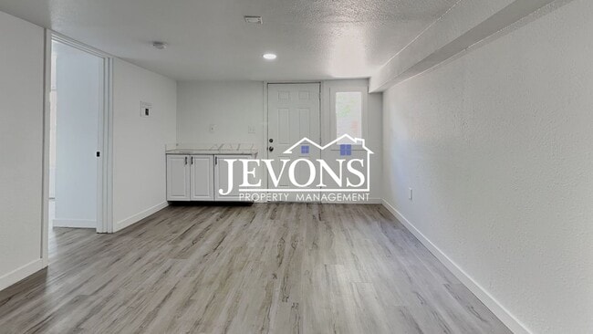 Photo - 630 N Skyline Dr Unit B