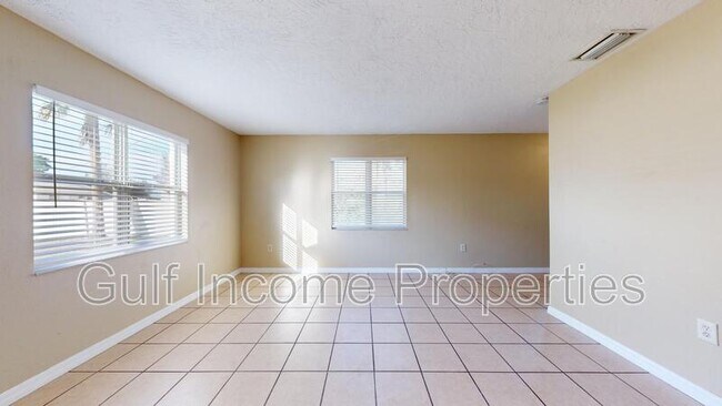 Photo - 4705 27th St W