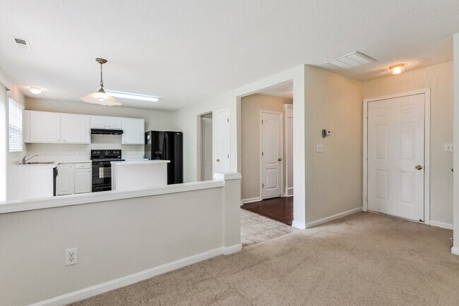 Photo - 225 Honeywell Way