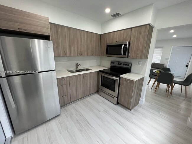 Building Photo - 1910 Thomas St Unit 2 Rental