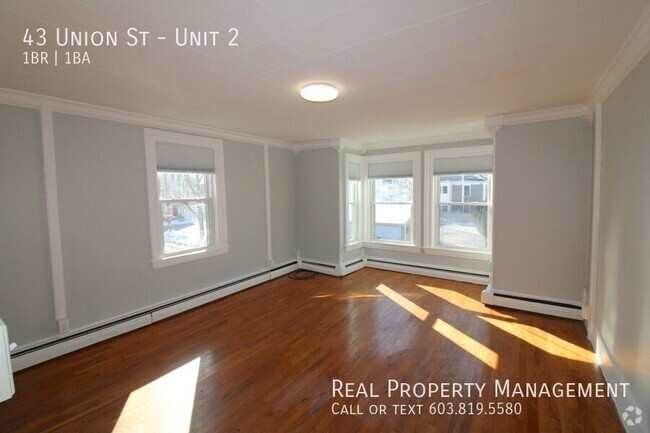 Building Photo - Updated  1 Bedroom Close to Downtown Ports... Unit 2 Rental