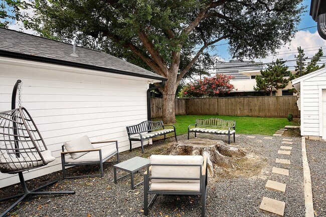 Photo - 4007 Markham St
