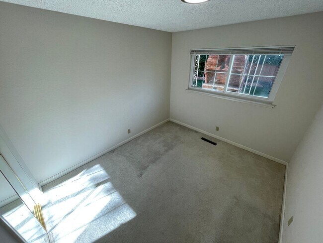 Photo - $3,890 / 4b/2bth - CUTE HOME IN GLENMOOR