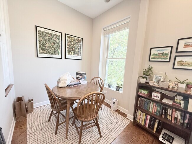 Photo - 1905 W Huron St Unit 3