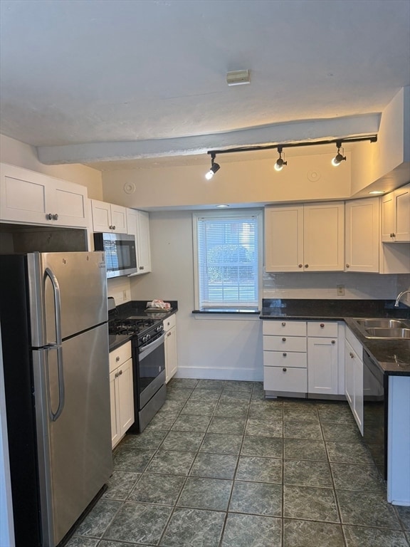 Building Photo - 6 School St