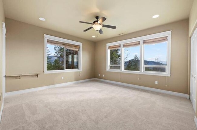 Photo - 5BED 4BATH - Beautiful Home with a Gorgeou...