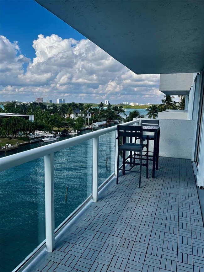 Building Photo - 10000 W Bay Harbor Dr Unit 503 Rental