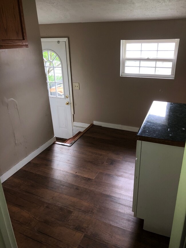 Photo - Spacious 3 Bedroom Home