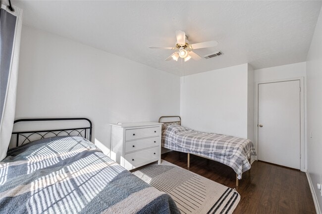 Building Photo - 16406 Cypress Valley Dr