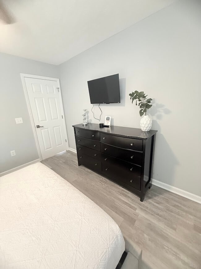 Photo - 469 White River Dr