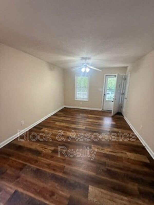 Photo - 724 Breeze Hill Rd