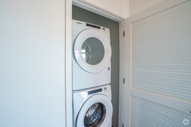 2BR, 2BA - 744SF - Laundry