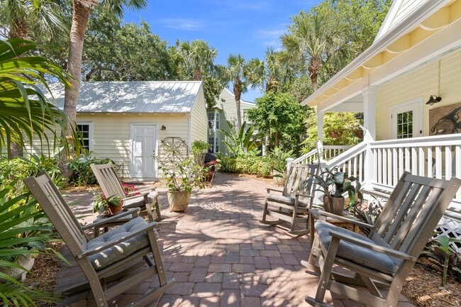 Photo - 1240 Palmetto Ct