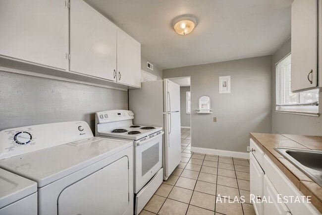 Photo - 1395 Lansing St