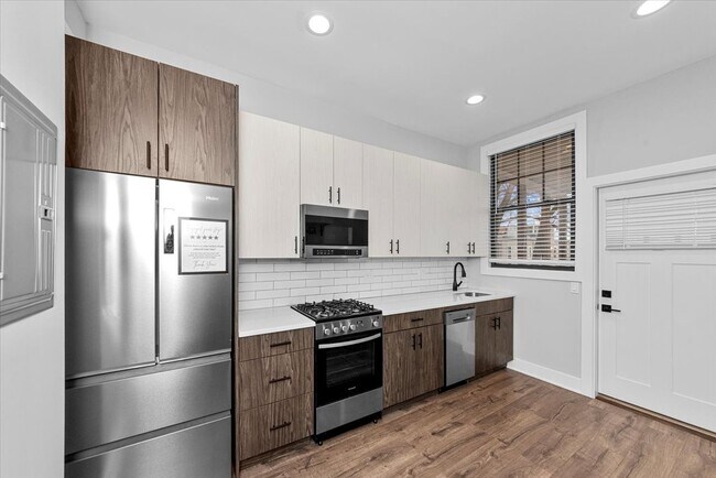 Photo - 2989 N Lawndale Ave Unit 2