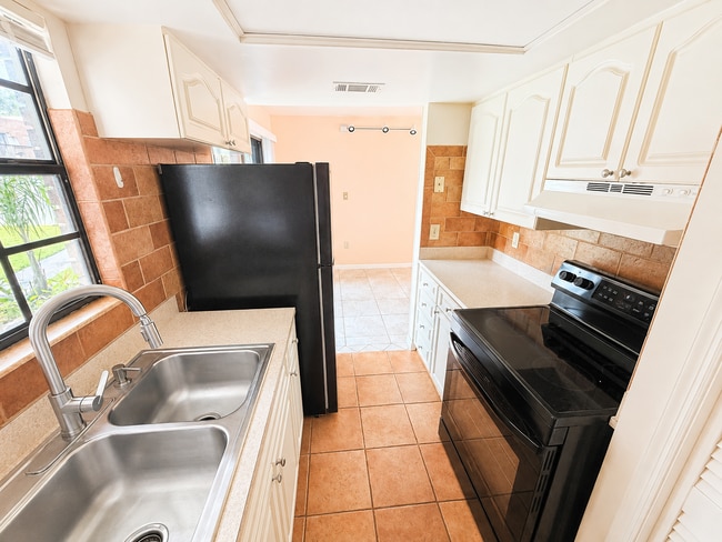 Photo - 1300 Arlington Ln NE Unit #102