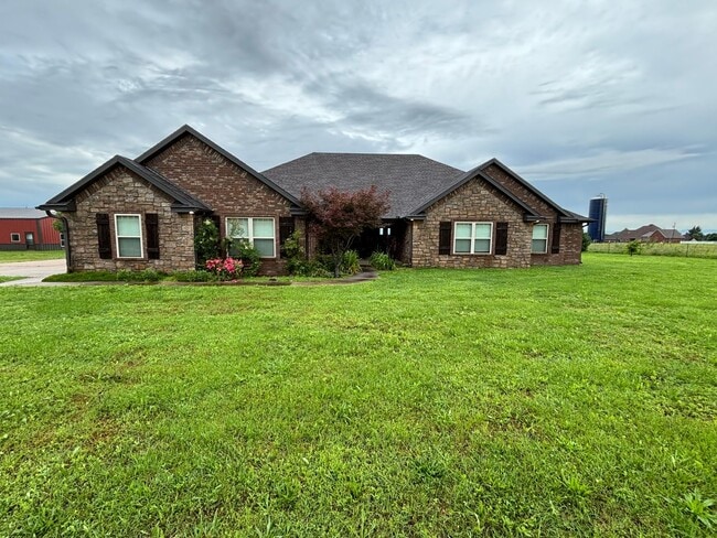 Need some space?? This is the place!! - Need some space?? This is the place!! House