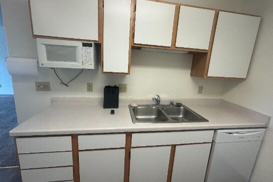 5613 #8 Kitchen - Otter Creek Apartments
