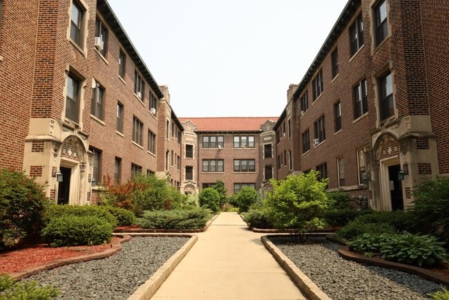 Building Photo - 1238 Oak Ave