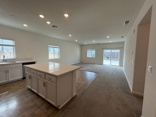 931 Grimsby Ln