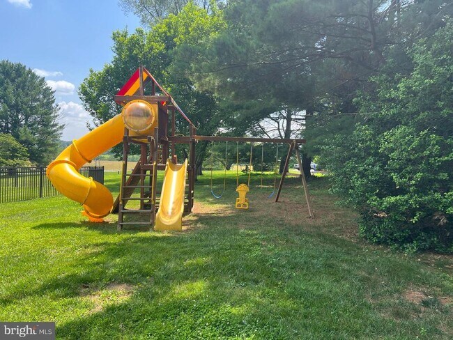 Photo - 1920 Woodstock Rd