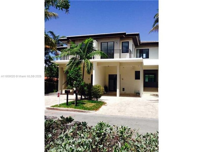 Photo - 472 Fernwood Rd Townhome
