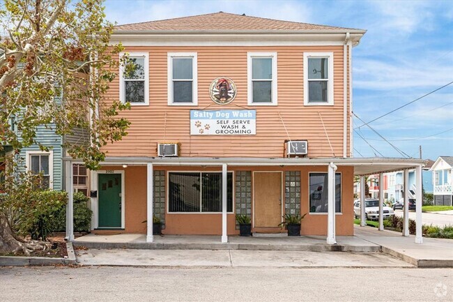 Building Photo - 1902 Ursuline St Rental