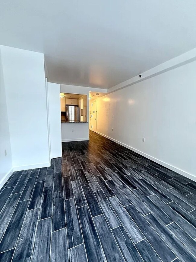 Building Photo - Spacious Studio in Boutique Condo Unit 1F