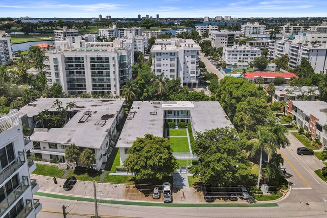 Building Photo - 9270 E Bay Harbor Dr Rental