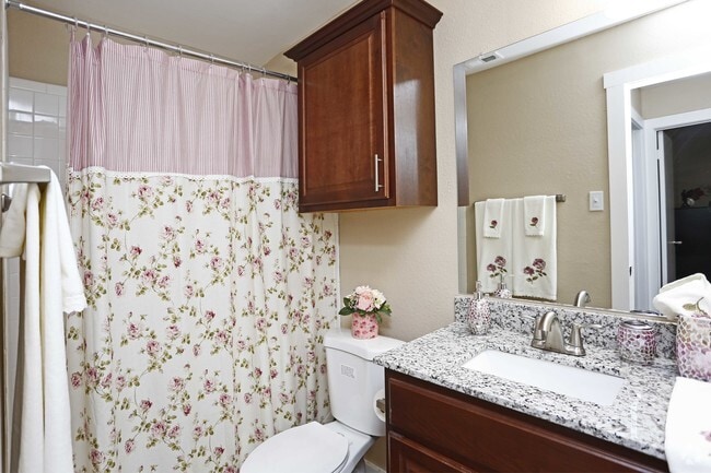 2BR,1BA - 848SF - BATHROOM