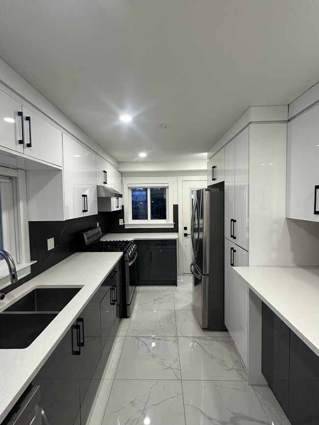 Building Photo - 24765 Halnor Ave Unit Upper