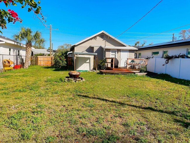 Photo - Charming bungalow 3/1 pet friendly blocks from Downtown St. Pete