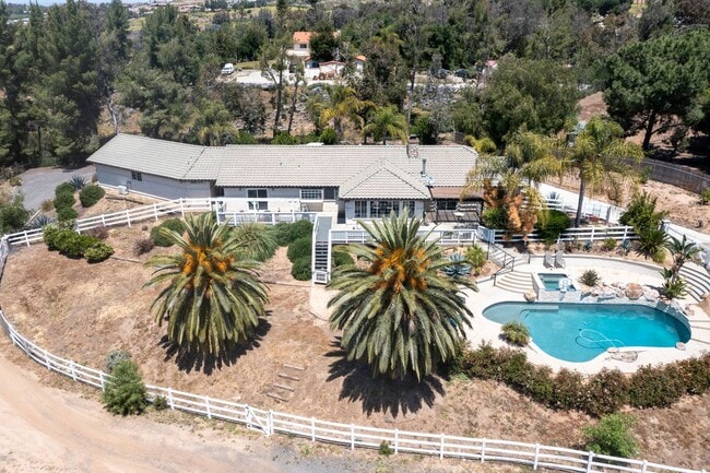 RANCH STYLE POOL HOME ON 2+ ACRES IN THE H... - RANCH STYLE POOL HOME ON 2+ ACRES IN THE H...
