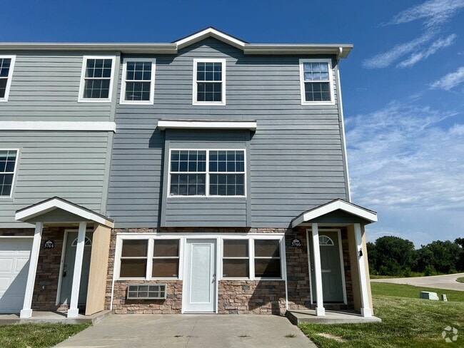Building Photo - Ogden Triplex Unit 3746 Saddle Horn Trail Rental